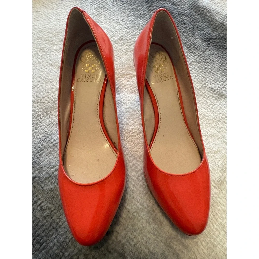 Vince Camuto Womens Coral Orange Patent Leather Pumps Almond‎ Toe Heel Size 4.5